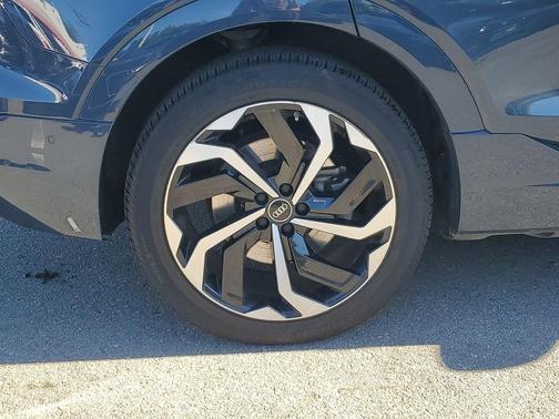 2024 Audi Q8 e-tron Premium Plus