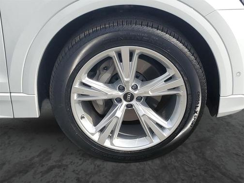 2023 Audi Q8 55 Premium Plus