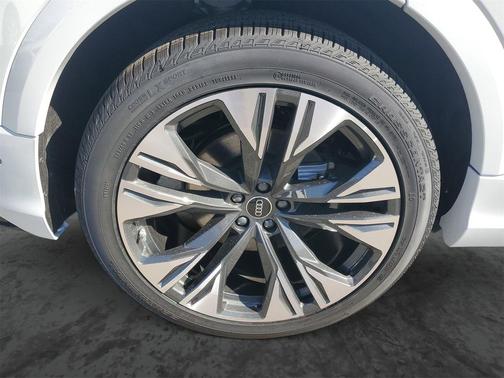 2026 Audi Q8 55 Premium Plus