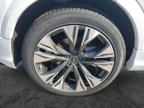 2026 Audi Q8 55 Premium Plus