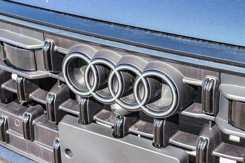 2025 Audi Q8 55 Premium