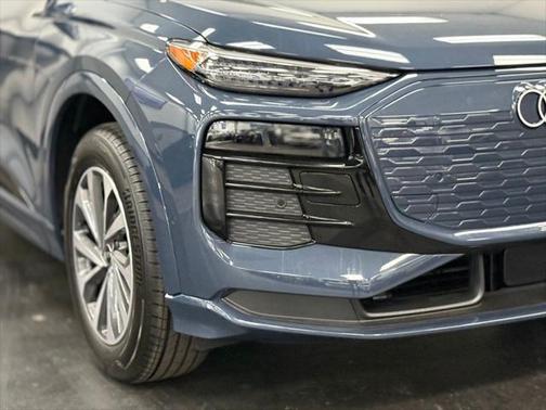 2025 Audi Q6 e-tron Premium Plus quattro