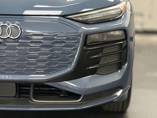 2025 Audi Q6 e-tron Premium Plus quattro