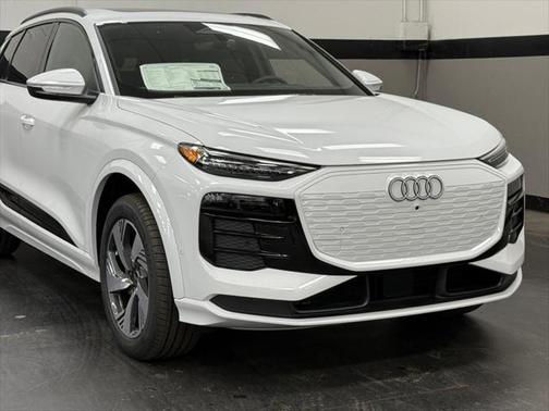 2025 Audi Q6 e-tron Premium Plus quattro