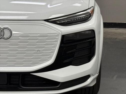 2025 Audi Q6 e-tron Premium Plus quattro