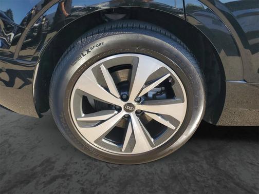 2024 Audi Q8 e-tron Premium Plus