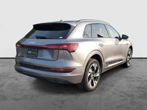 2022 Audi e-tron Premium