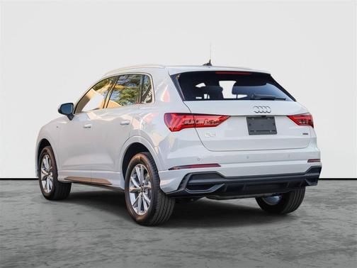 2025 Audi Q3 Premium 45 TFSI S line quattro Tiptronic