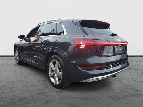 2019 Audi e-tron Premium Plus