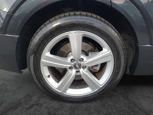 2019 Audi e-tron Premium Plus