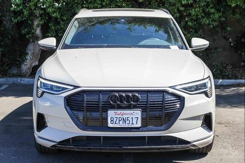 2022 Audi e-tron Premium Plus