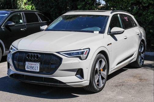 2022 Audi e-tron Premium Plus