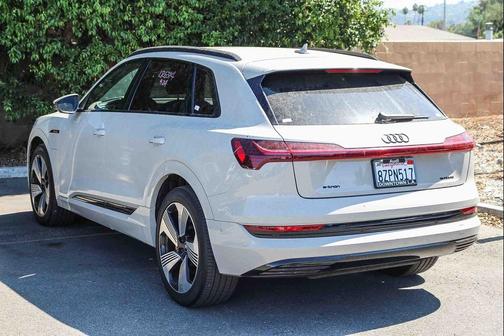 2022 Audi e-tron Premium Plus
