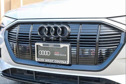 2022 Audi e-tron Premium Plus