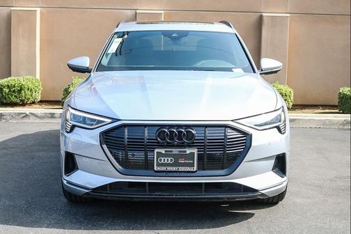 2022 Audi e-tron Premium Plus