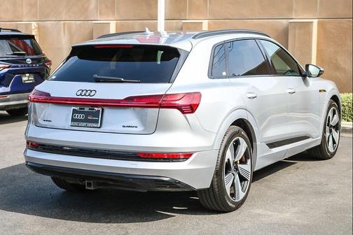 2022 Audi e-tron Premium Plus