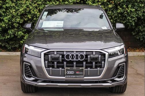 2025 Audi Q7 55 Premium Plus