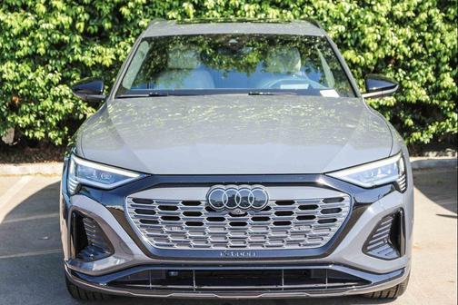 2024 Audi Q8 e-tron Prestige