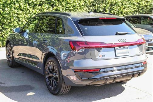2024 Audi Q8 e-tron Prestige