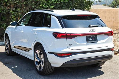 2025 Audi Q6 e-tron Premium Plus quattro