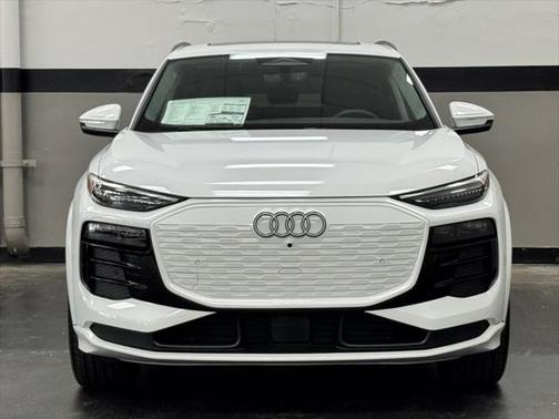 2025 Audi Q6 e-tron Premium Plus quattro