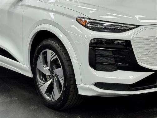 2025 Audi Q6 e-tron Premium Plus quattro