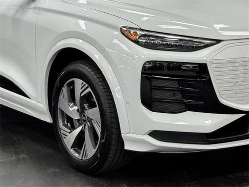 2025 Audi Q6 e-tron Premium Plus quattro