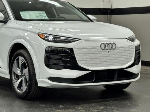 2025 Audi Q6 e-tron Premium Plus quattro