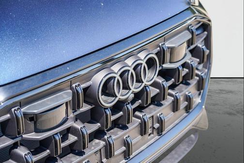 2025 Audi Q8 55 Premium