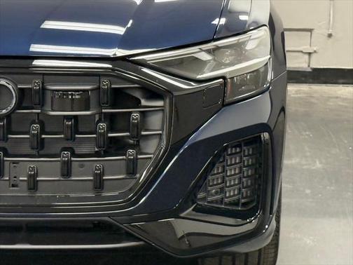 2025 Audi Q8 55 Premium