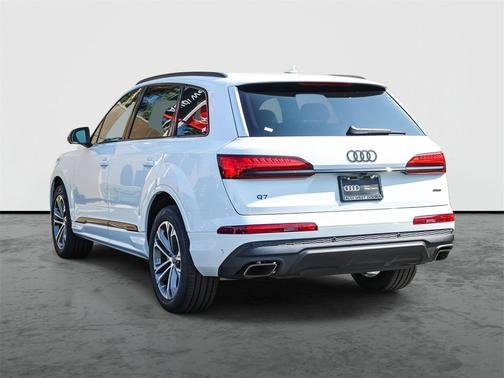 2026 Audi Q7 45 Premium