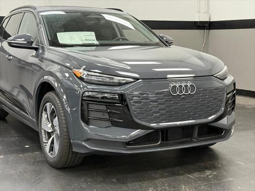 2025 Audi Q6 e-tron Premium Plus quattro