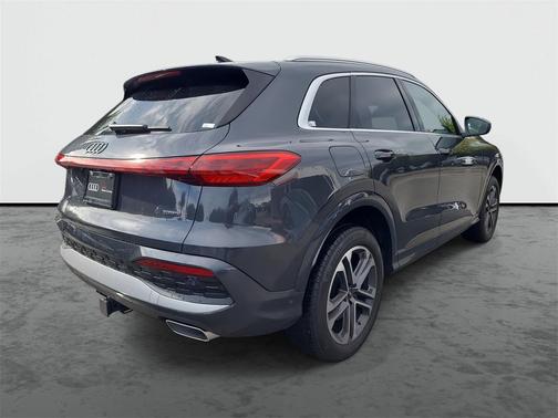 2025 Audi Q5 Premium TFSI quattro S tronic
