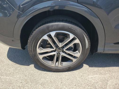 Tambora Gray Metallic 2025 Audi Q5 Premium TFSI quattro S tronic