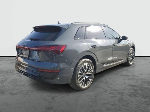 2024 Audi Q8 e-tron Premium Plus