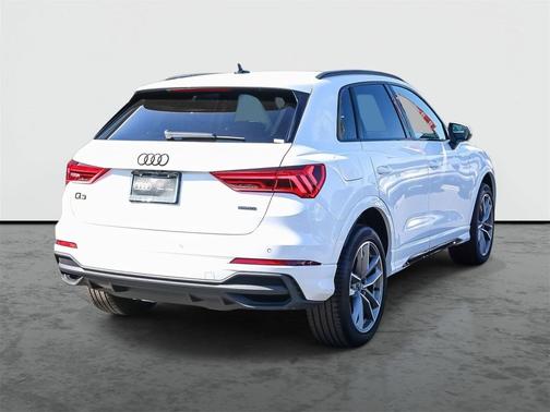 2025 Audi Q3 Premium 45 TFSI S line quattro Tiptronic