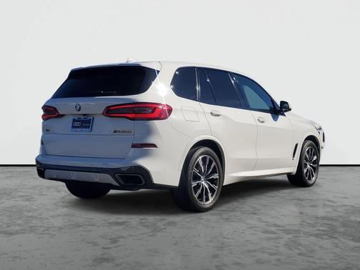 2020 BMW X5 M50i