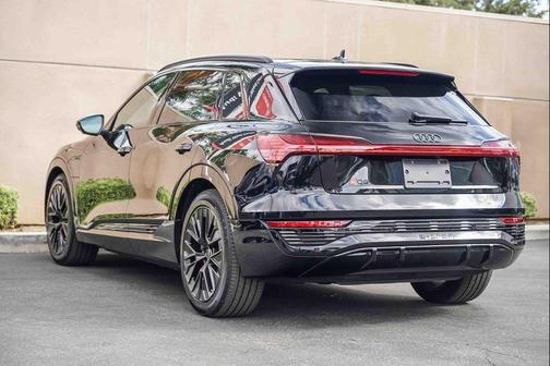 2024 Audi Q8 e-tron Prestige