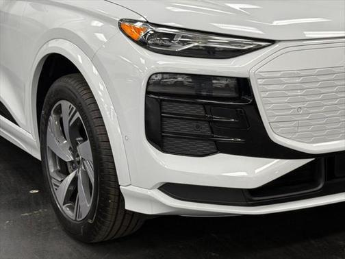 2025 Audi Q6 e-tron Premium quattro