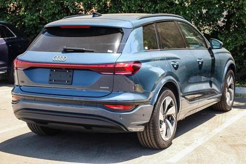 2025 Audi Q6 e-tron Prestige quattro