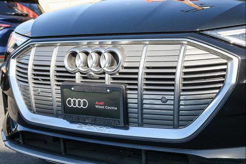 2022 Audi e-tron Premium Plus