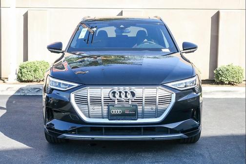 2022 Audi e-tron Premium Plus