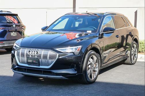 2022 Audi e-tron Premium Plus