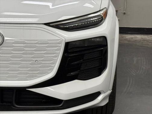 2025 Audi Q6 e-tron Premium Plus quattro
