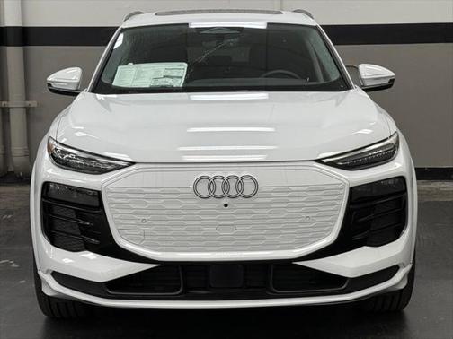 2025 Audi Q6 e-tron Premium Plus quattro