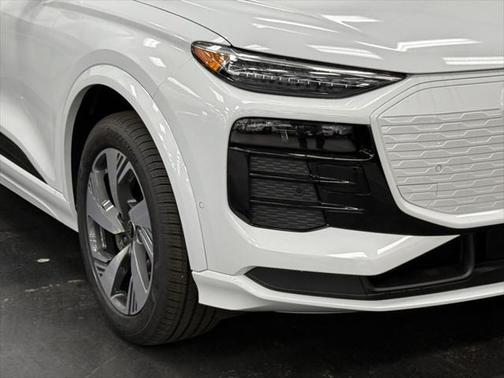 2025 Audi Q6 e-tron Premium Plus quattro