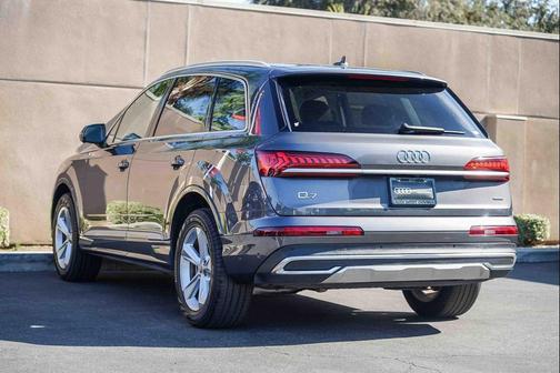 2022 Audi Q7 45 Premium