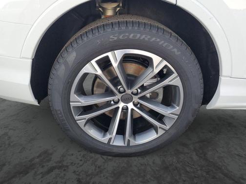 2026 Audi Q7 45 Premium Plus