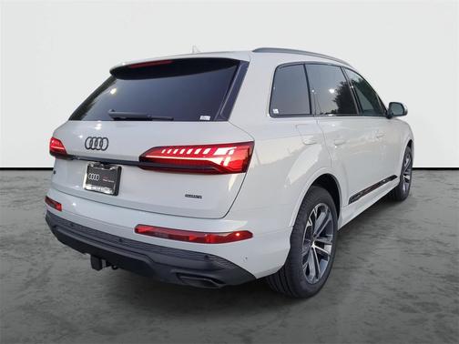 2026 Audi Q7 45 Premium Plus