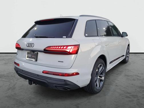 2026 Audi Q7 45 Premium Plus